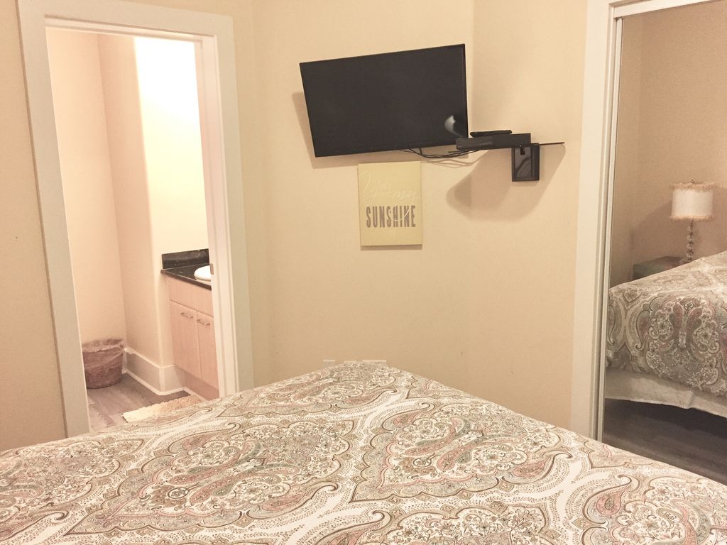 Caribe - Queen guest bedroom with TV & Dvd player