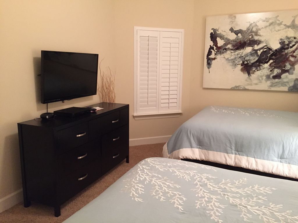 Queen Guest Bedroom with 42 inch TV