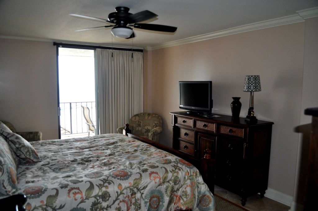 Romar Tower- Master bedroom with access to Gulf front balcony