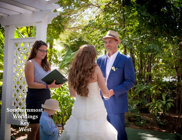 Wedding officiant marries a couple at the Earnest Hemingway House in Key West, Florida