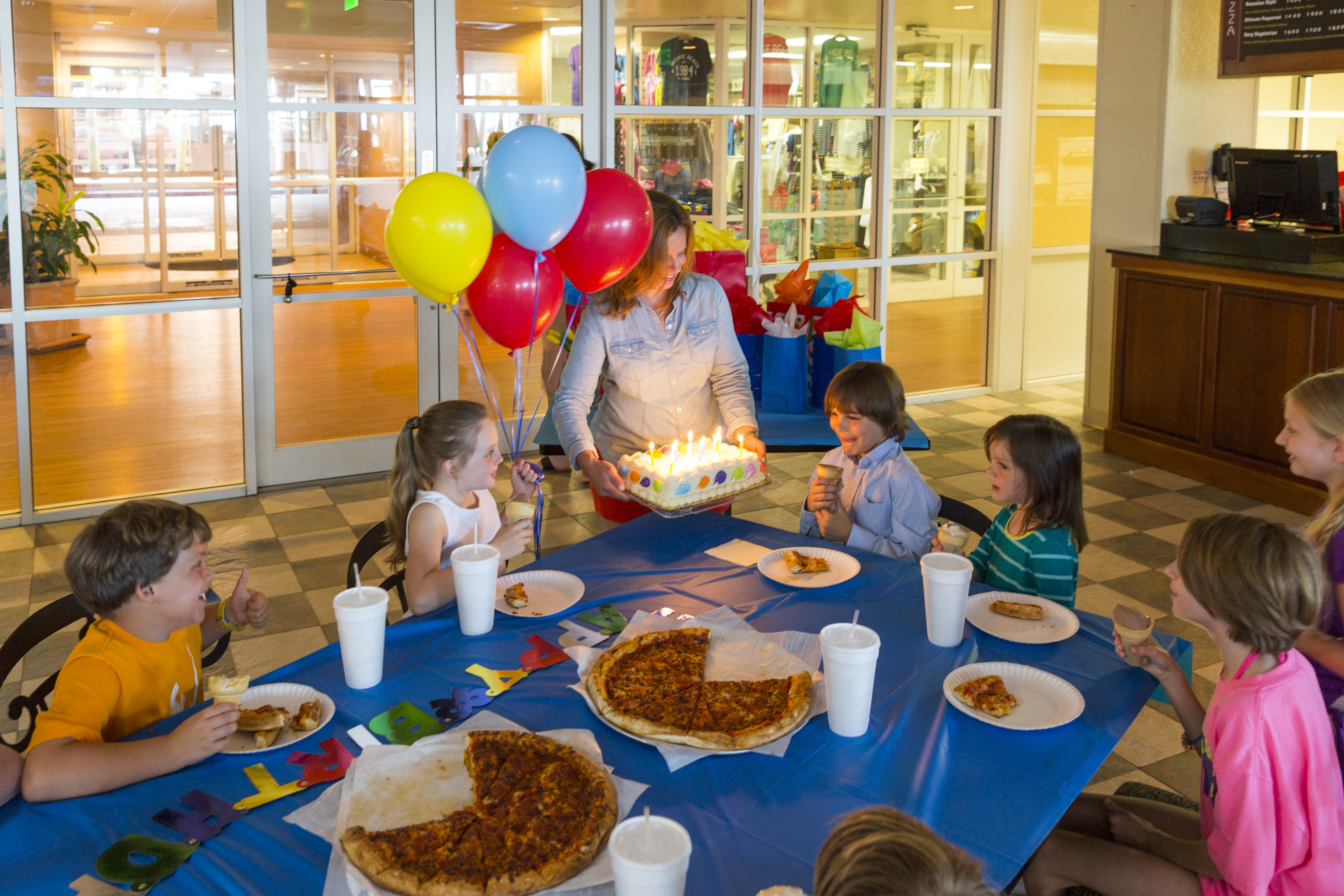 kids party at pizza parlor