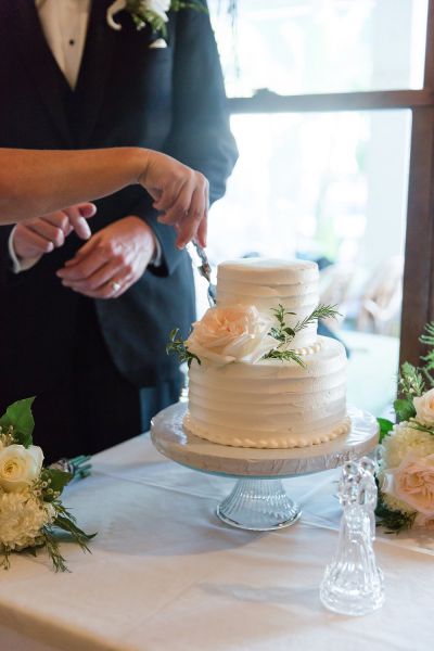 bride and groom  cutting their wedding cake 