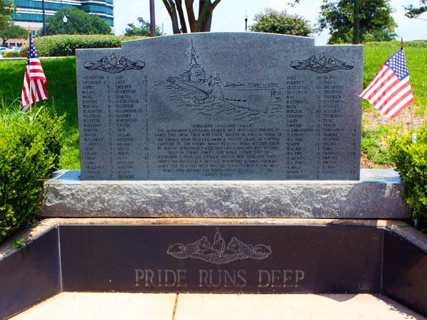 Memorial to Submarine Veterans alternate view