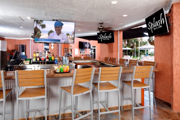 Splash Bar & Grille serving tropical drinks