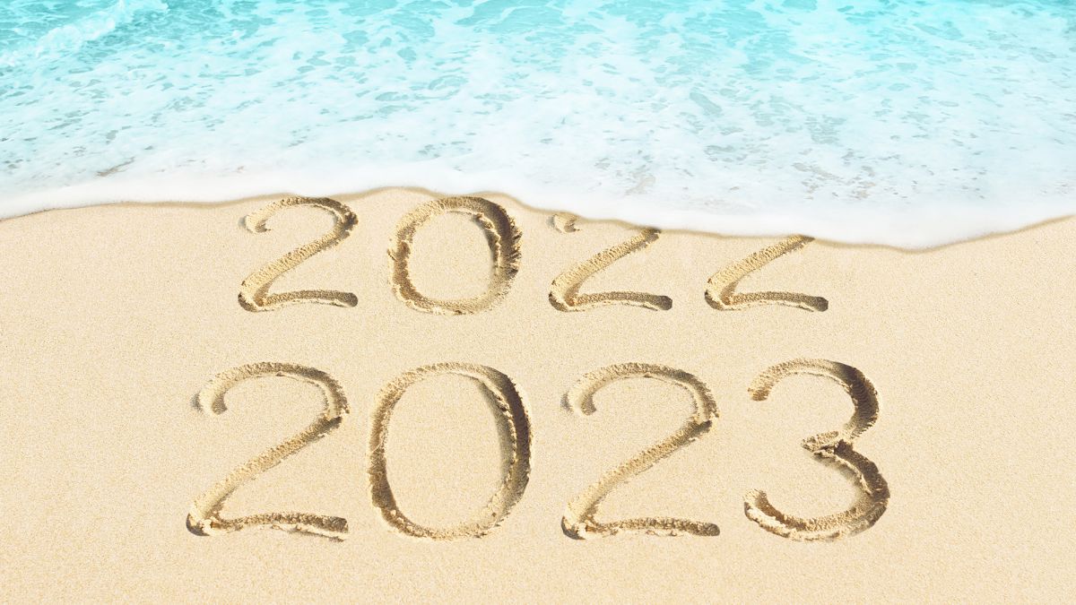 2022-2023 written in beach sand
