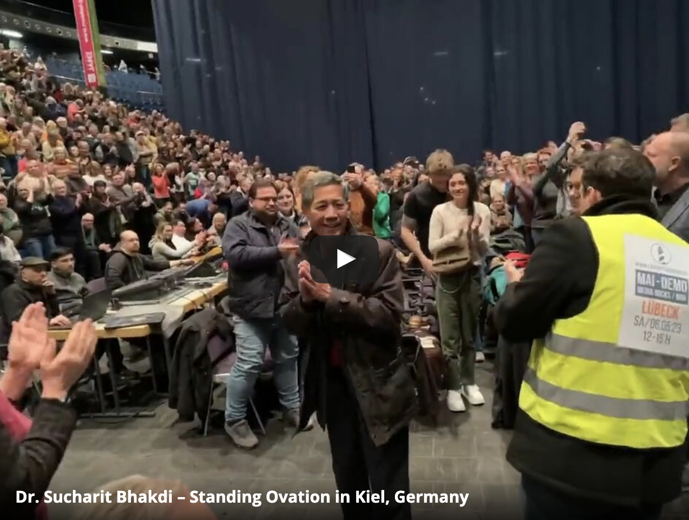 Dr. Sucharit Bhakdi Receives Standing Ovation in Kiel, Germany